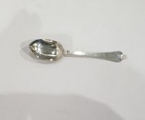 Late 17th/early 18th century silver trefid spoon, maker's mark T.B, the finial with engraved