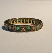 Gold-coloured eternity ring set with alternating e