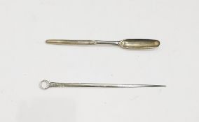 George II silver marrow scoop by Samuel Roby, London 1743, 20.5cm long and a Georgian silver game