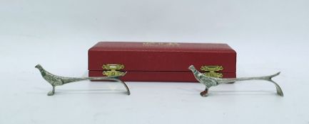 Pair of silver knife rests by Bishton's Limited, Sheffield 1977, modelled as pheasants in