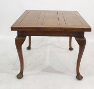 Early 20th century oak extending dining table raised to cabriole legs, 154cm x 92cm