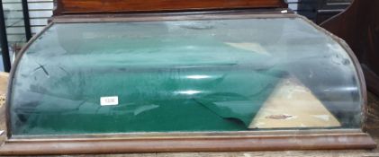 Table-top display cabinet, mahogany framed with curved glass mirrored back, 78cm x 19cm  Condition