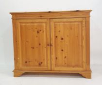 Twentieth century pine cupboard, two doors enclosing shelf, bracket feet 127 x 106.5
