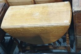 Early twentieth century oak gateleg table