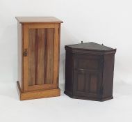Oak wall hanging corner cupboard with single panelled door together with a single door pot