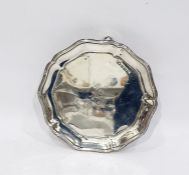 George V silver waiter with reeded wavy edge border, on foliate splayed feet, Birmingham 1905,