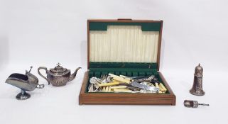 Quantity of electroplated ware to include sugar caster, teapot, tea strainer, canteen of assorted