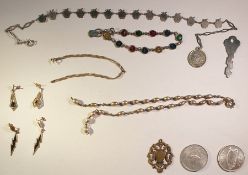 18ct gold wedding band (broken), small quantity gold-coloured metal earrings and other costume