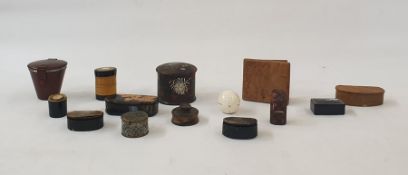 A quantity of trinket boxes, to include a papier mache example decorated and gilded silver with