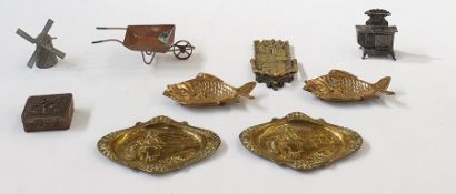 A quantity of brass and metalware, to include miniatures, brass plaques, salt and pepper shakers and
