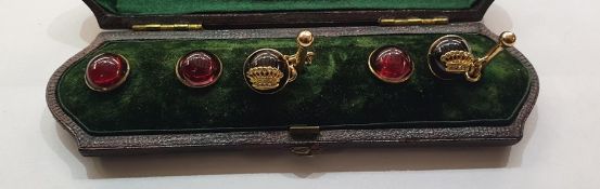 Set of gold and cabochon garnet dress studs and cufflinks, the pair cabochon garnet cufflinks each
