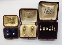 Pair cultured pearl stud earrings, pair faux pearl pendant drop earrings, gold coloured metal in