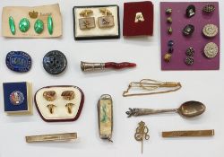 Large quantity of brooches, badges, cufflinks, etc (2 boxes)