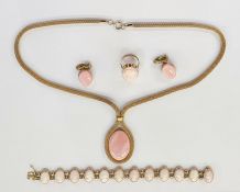 Gold-coloured metal and cameo bracelet set with 12 oval pink female portrait cameos, indistinctly