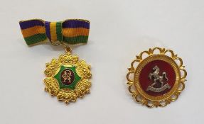 9ct gold and enamel Invicta brooch with scallop border, red enamel and horse centre and another 1993