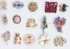 Quantity of mid 20th century and later costume jewellery brooches and pairs large decorative clip-on