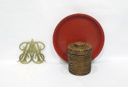 Brass monogram trivet, marked ‘Williamsburg 1950’, in the form of Queen Anne Cypher, a large