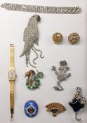 Box of assorted costume jewellery to include various brooches including diamante parrot and frog,