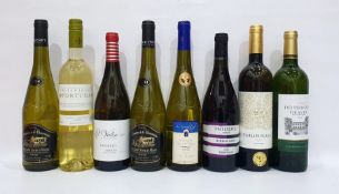 Eight bottles of assorted white wine to include Chateau des Perligues Graves 2014 and Le Grand