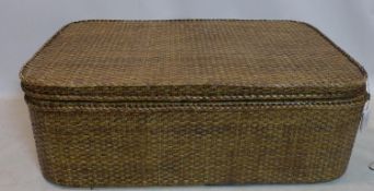 A large wicker storage hamper/ coffee table with inner tray, H.41 W.120 D.75cm