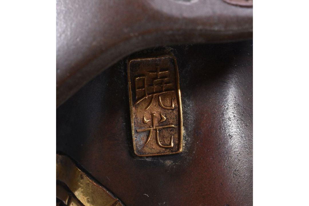 Gykko: A Japanese Parcel Gilt Bronze Figure of a Samurai - Image 9 of 9