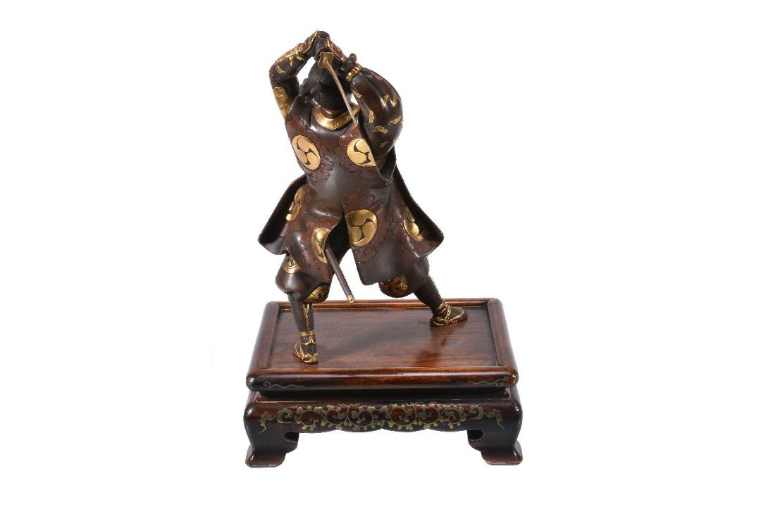 Gykko: A Japanese Parcel Gilt Bronze Figure of a Samurai - Image 8 of 9