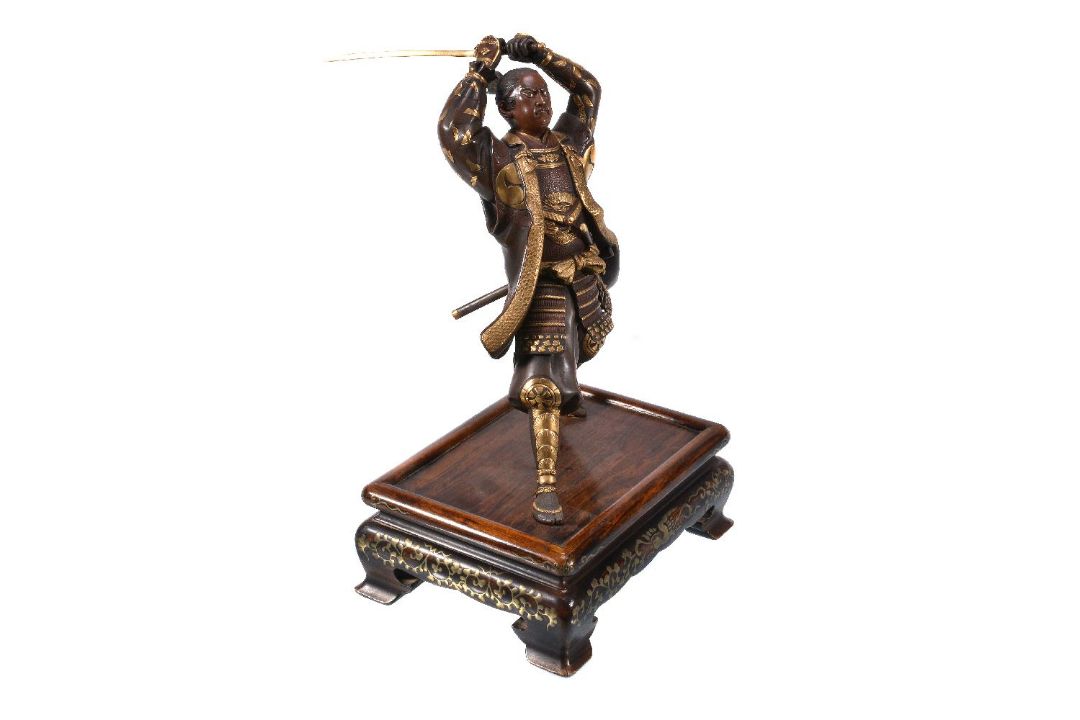 Gykko: A Japanese Parcel Gilt Bronze Figure of a Samurai - Image 7 of 9