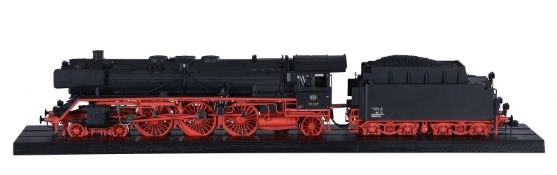 A gauge 1 model of a Märklin ‘Modern Issue’ catalogue No 55900 4-6-2 DB tender locomotive