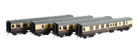 A rake of four gauge 1 Great Western Railway passenger coaches