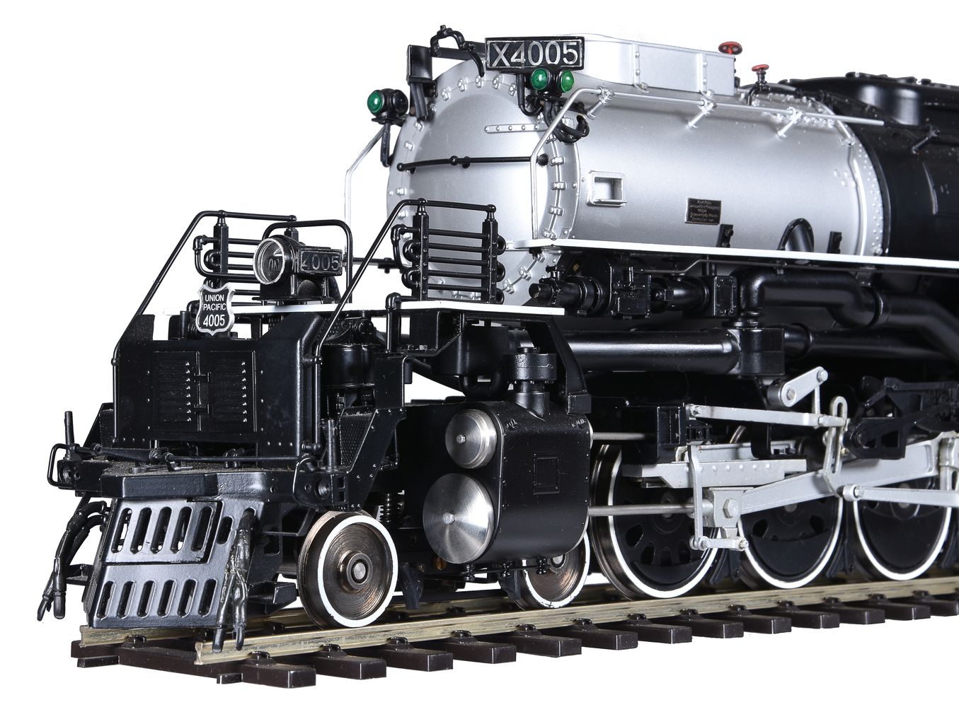 A gauge 1 model of an American 'Big Boy' 4-8-8-4 Union Pacific tender locomotive No 4005 - Image 3 of 3