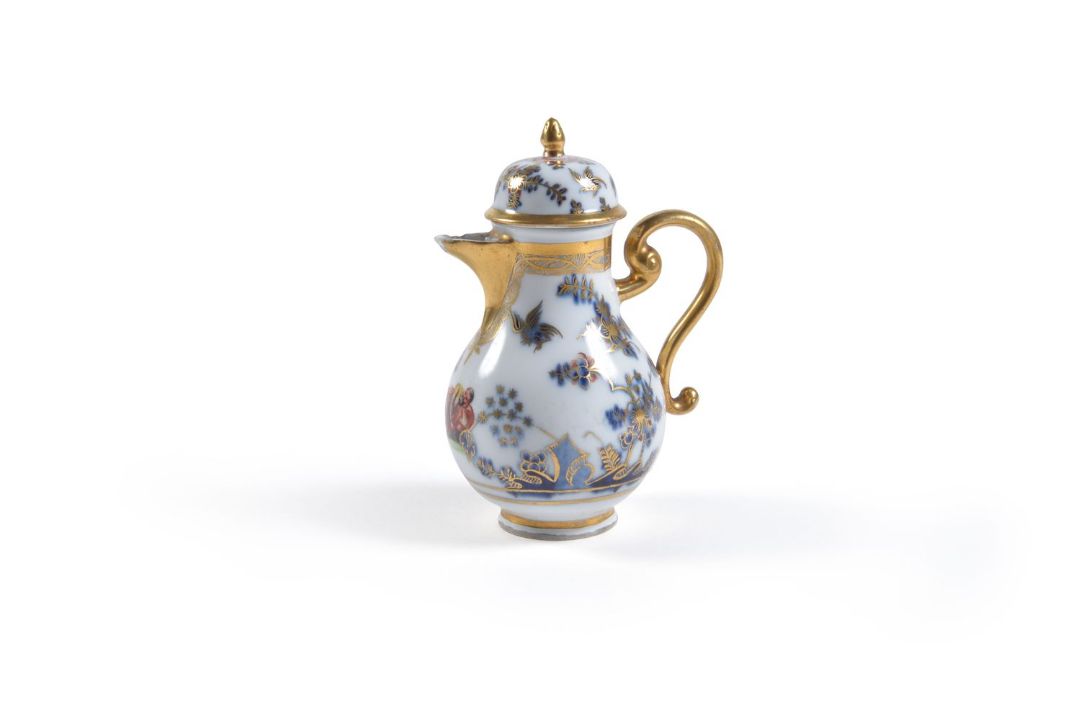 Meissen Hausmalerie hot milk-jug, mid 18th century, decorated in the manner of F.J. Ferner, blue - Image 1 of 4