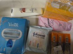 *Gillette Venus, Guess Girl, Rimmel Wake Me Up ,et