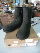*Ugg Classic Short Size:7