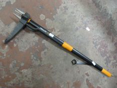 Fiskars W52 Daisy Grabber