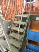 *Set of Warehouse Steps