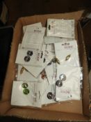 Box Containing Twenty Josy Rose Hamerdasherby Bout