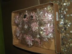 Box of 20 Decorative Floral Brooches