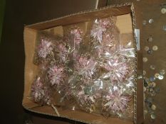 Box of 20 Decorative Floral Brooches