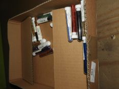 Box of 20 Decorative Brooches