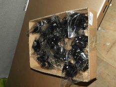 20 Decorative Feather Brooches