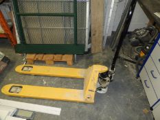 *2 Tonne 550x1100 Pallet Truck