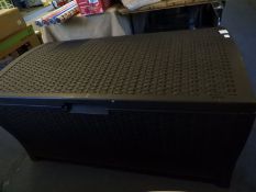 *Suncast Deck Box 122 Gallon