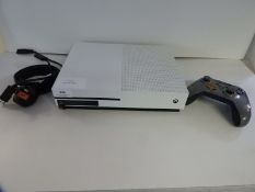 *Xbox One S 500gb with Controller