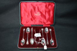 Boxed Set of Walker & Hall of Sheffield Teaspoons and Sugar Tongs
