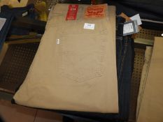 *Levi 514 Straight Leg Jeans Size: 38/34