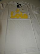 *Lois Men's T-Shirt Size: Medium