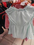 Levi Girls T-Shirt Size: 12 Months