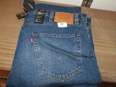 *Levi 502 Denim Jeans (Regular Taper) Size: 38/32