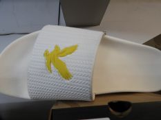 *Pair of Lyle & Scott Mens Sliders Size: 8