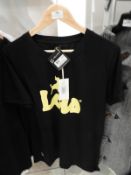 *Lois Mens T-Shirt Size: Medium